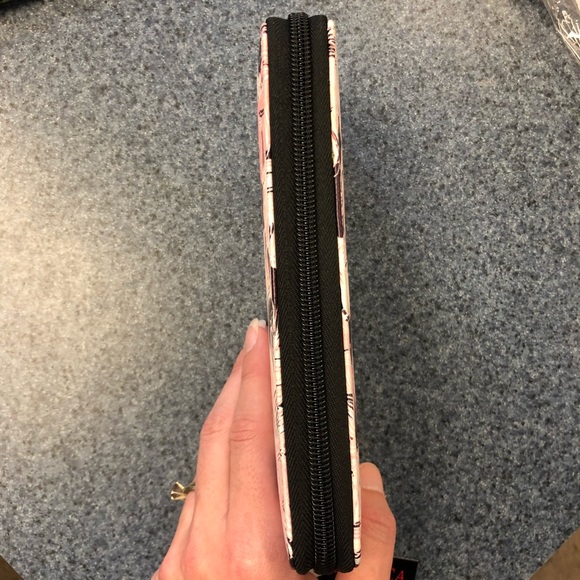 Boutique black/pink/white/blue featherprint wallet - Picture 5 of 6